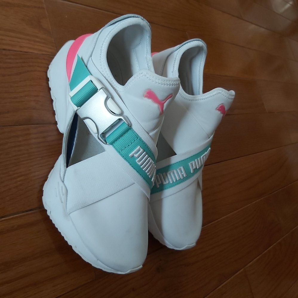 Gorgeous women Puma sneakers - Picture 6 of 6